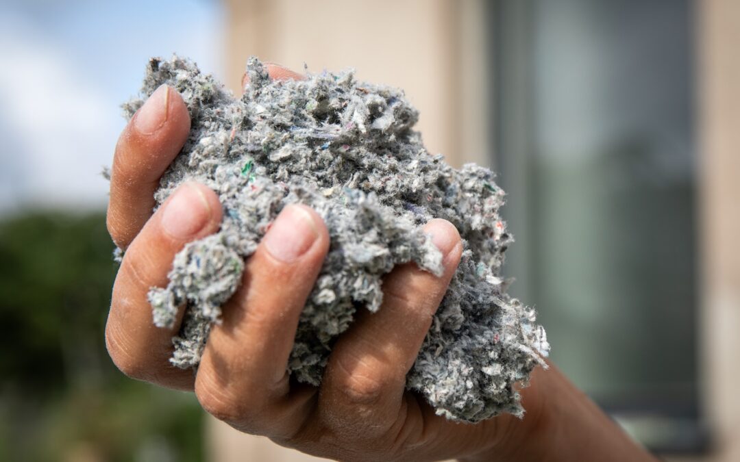 Ceny ocieplenia celulozą w 2025 roku – czy to się opłaca?