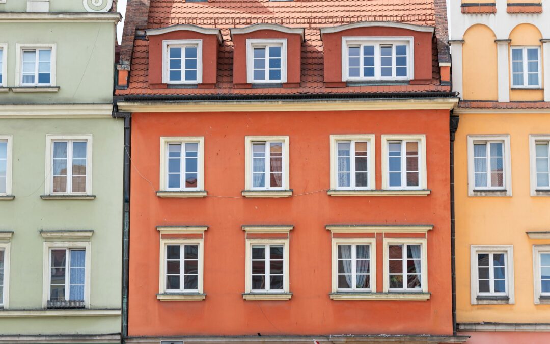 Izolacje wdmuchiwane w renowacji starych kamienic